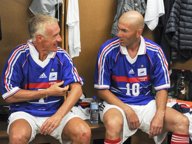 Pháp vào chung kết World Cup sau 12 năm, Deschamps vĩ đại hơn Zidane?