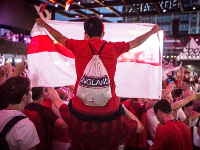 Tài chính - Bất động sản - Thua Croatia tại World Cup, kinh tế Anh "bỏ lỡ" gần 83 nghìn tỷ đồng