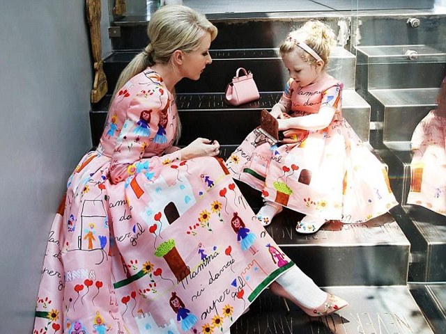 Xu hướng thời trang - Cặp mẹ con mặc đồ quá xinh, ngắm mãi không chán