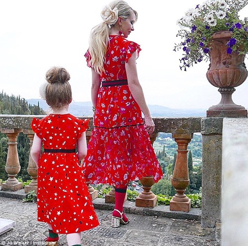 Cặp mẹ con mặc đồ quá xinh, ngắm mãi không chán - 6