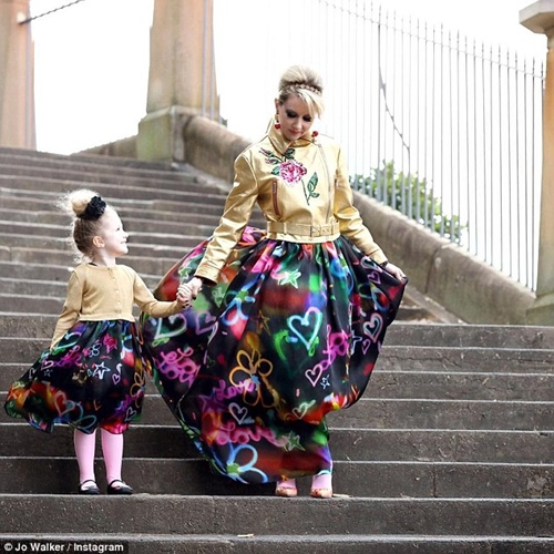 Cặp mẹ con mặc đồ quá xinh, ngắm mãi không chán - 3