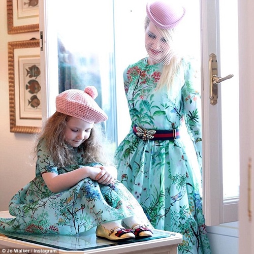 Cặp mẹ con mặc đồ quá xinh, ngắm mãi không chán - 7