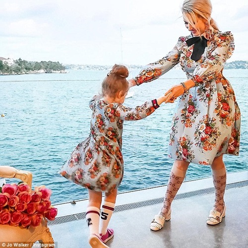 Cặp mẹ con mặc đồ quá xinh, ngắm mãi không chán - 5