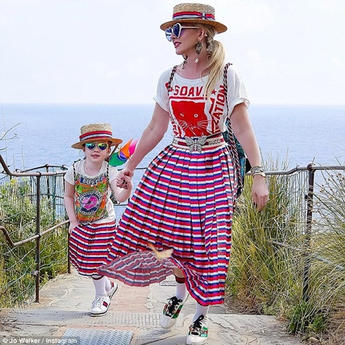 Cặp mẹ con mặc đồ quá xinh, ngắm mãi không chán - 11