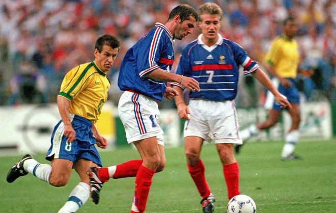 Pháp vào chung kết World Cup sau 12 năm, Deschamps vĩ đại hơn Zidane? - 2