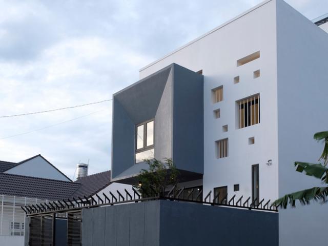 Tài chính - Bất động sản - Căn nhà ở Buôn Mê Thuột gây "sốt" vì chi chít cửa sổ mà vẫn riêng tư