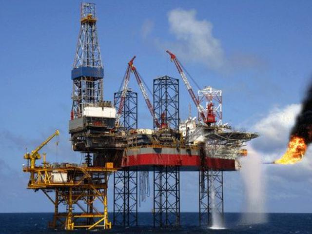 Thị trường - Tiêu dùng - Hơn 1 triệu tấn dầu thô ngoại đổ vào Việt Nam, giá tăng 400%