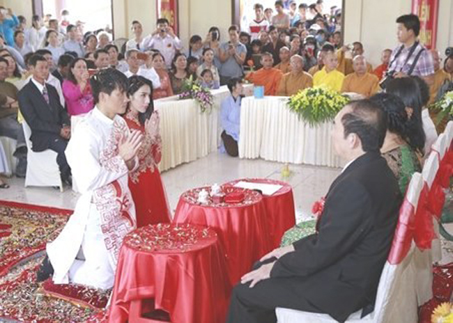 Đám cưới của Thuỷ Tiên, Công Vinh được tổ chức nơi Phật đường.