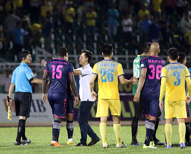 V-League tăng cường an ninh: Cấm mang vật lạ có thể làm vũ khí vào sân - 1