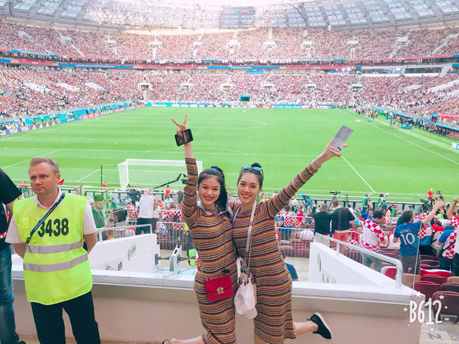 4 cô gái Việt sang tận Nga xem Pháp-Croatia đá chung kết World Cup 2018 - 2