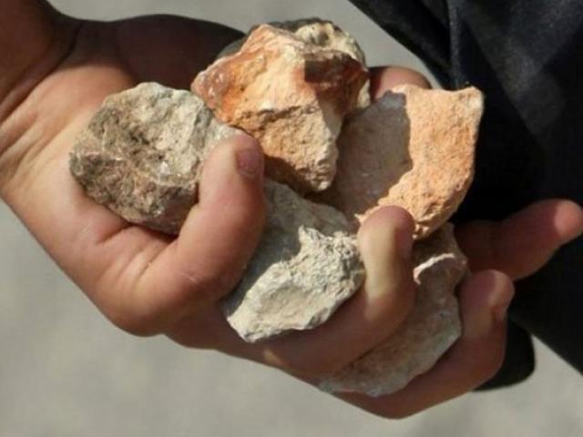 Ném đá đám cưới, 19 trai làng bị kiểm điểm trước dân