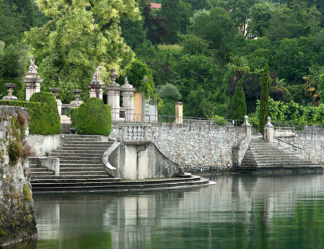 Không gian xanh mát xung quanh căn biệt thự