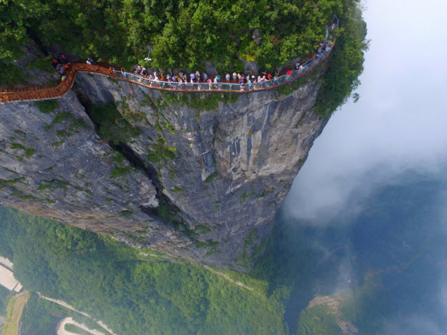 Vườn quốc gia Trương Gia Giới, Trung Quốc: Khung cảnh ngoạn mục của khu rừng này được cho là nguồn cảm hứng cho bối cảnh trong bộ phim bom tấn Avatar.