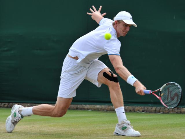 Thể thao - Kinh điển Wimbledon: "Khổng lồ" so tài, ngã ra sân vẫn ra đòn "hủy diệt"