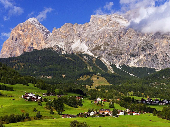 Những thị trấn tuyệt đẹp dưới chân núi khiến bạn như lạc vào truyện cổ Grim - 4