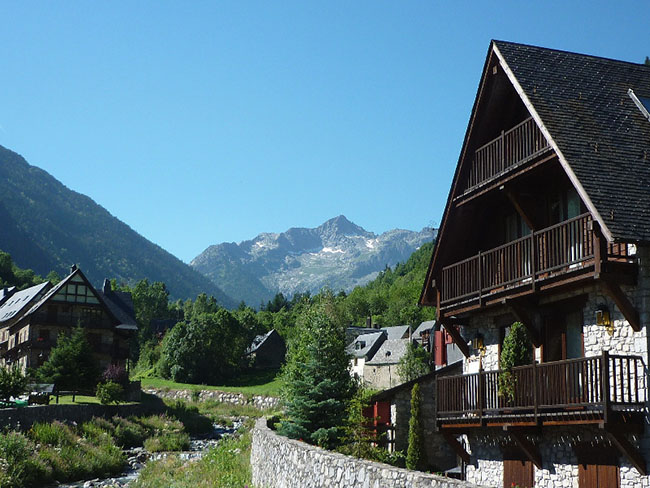 Những thị trấn tuyệt đẹp dưới chân núi khiến bạn như lạc vào truyện cổ Grim - 9