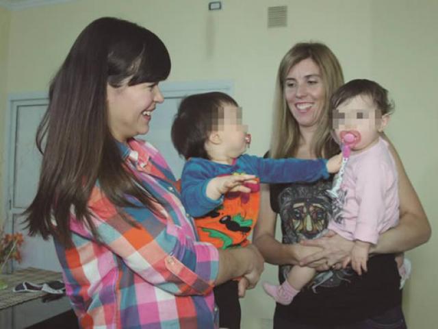 Thế giới - Cái kết khó tin của 4 ca trao nhầm con nổi tiếng thế giới