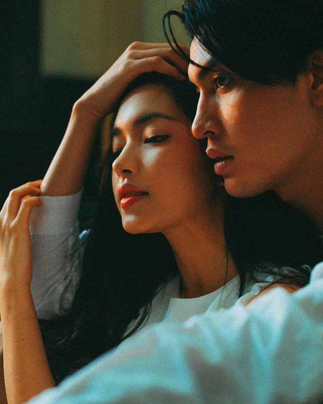 Cô nàng còn nổi tiếng bởi mối tình đẹp như mơ với chàng hot boy Decao.&nbsp;