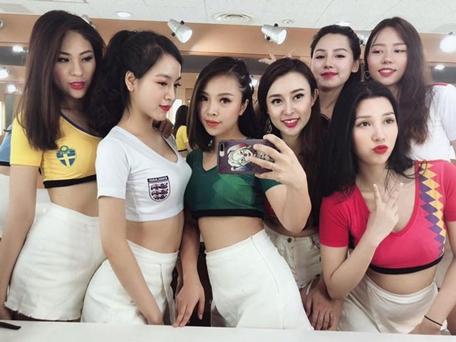 Bóng đá - Nóng cùng mỹ nhân World Cup: Mỹ nữ Anh "bốc lửa" nhảy đấu hot girl Bỉ