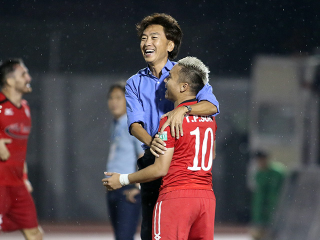 HLV Minh Phương ám chỉ trọng tài ”giúp sức” để đội HLV Miura thắng
