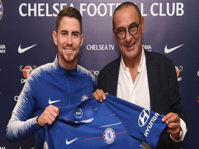 Chelsea đè Man City đón SAO 57 triệu bảng: Vua chuyền bóng, tay trong Sarri