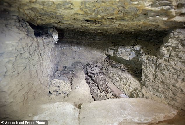 Phát hiện cả một xưởng ướp xác 2.500 tuổi ở Ai Cập - 1