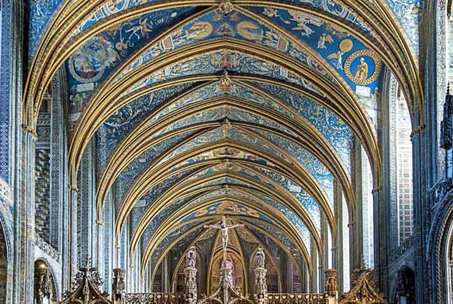 10.Nhà thờ Albi

Nhà thờ Gothic Albi là một nơi tuyệt vời nhất, cả trong và ngoài. Đây là một trong những tòa nhà bằng gạch lớn nhất thế giới, các bức bích họa trên trần vòm bao gồm nhiều bức tranh có từ thời Phục Hưng.