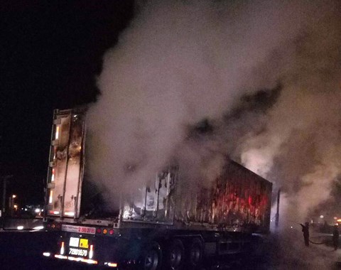 Sau tiếng nổ kinh hoàng trên QL 1A, xe container bốc cháy dữ dội - 1