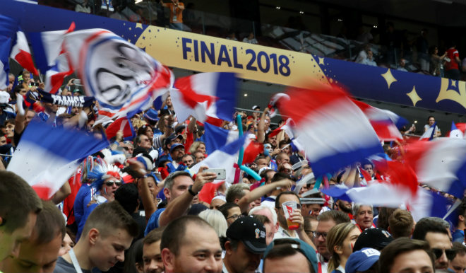 CĐV Pháp ăn mừng vô địch World Cup: Fan gây bạo loạn, có người tử vong - 3