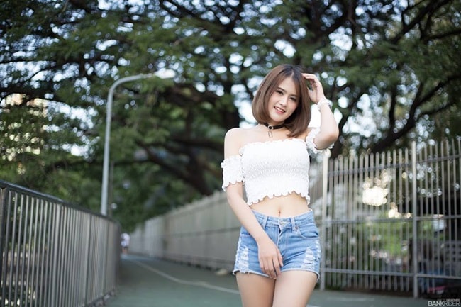 Đặc điểm trong phong cách thời trang của con gái Thái Lan đó chính là sự đơn giản.