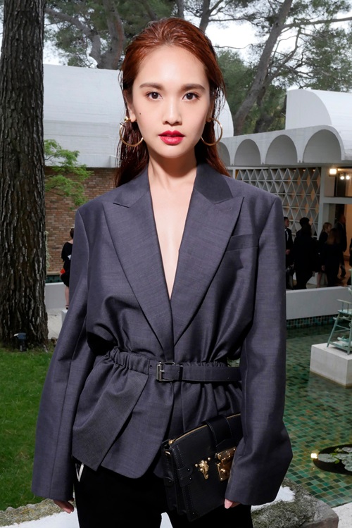 "Giáo chủ khả ái Đài Loan" mãi tuổi 20 nhờ lông mày - 9