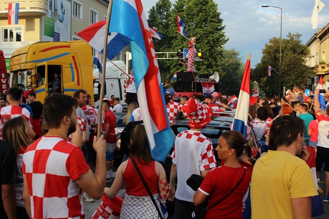 Croatia về nhì World Cup: &#34;Cuồng nhiệt&#34; như vô địch, cả nước mở hội ăn mừng - 5