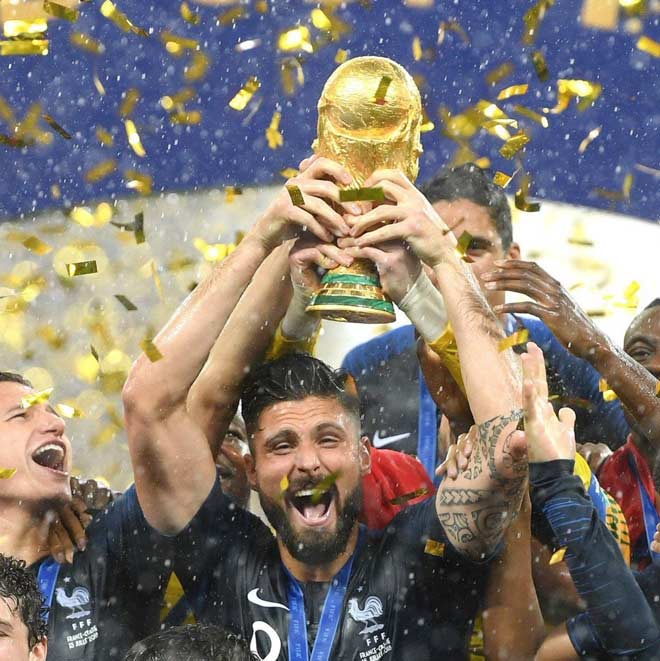 Thảm họa tuyển Pháp: Giroud “chân gỗ”, tay khư khư ôm Cúp vàng - 1