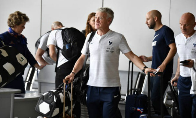 Vua World Cup Pháp về nước: 500.000 fan đốt pháo sáng, máy bay đón chào hoành tráng - 6