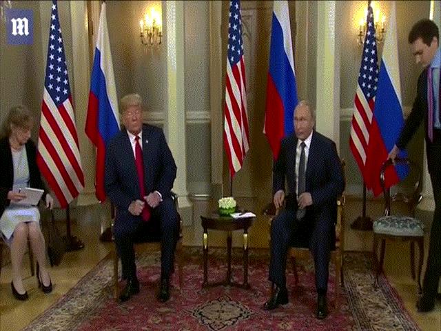 Trump gặp Putin: Những cử chỉ căng thẳng ”như sắp lên võ đài”