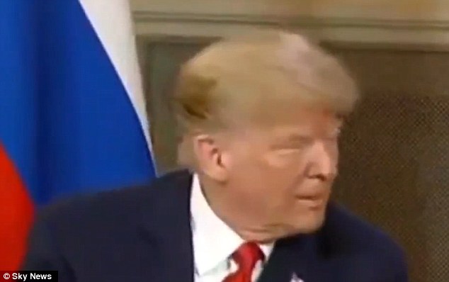 Cái nháy mắt kỳ lạ của ông Trump khi gặp ông Putin - 1