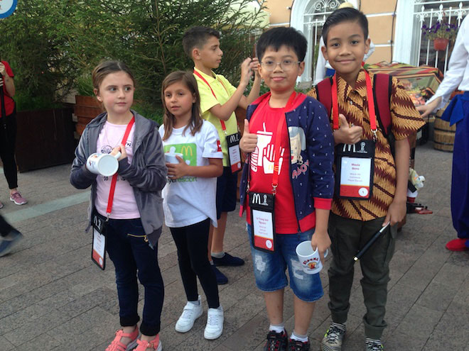 Cậu bé VN “hộ tống” Kante ở World Cup 2018: “Xúc động đến rơi nước mắt” - 3