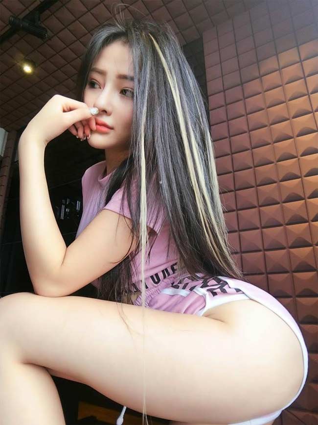 Ngân 98 tiết lộ cô dùng loại túi độn xịn, bảo hành trọn đời, và là cỡ bé nhất.