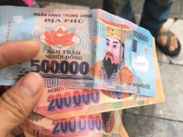 Khách Tây tố tài xế xích lô ở Hà Nội trả lại... tiền âm phủ