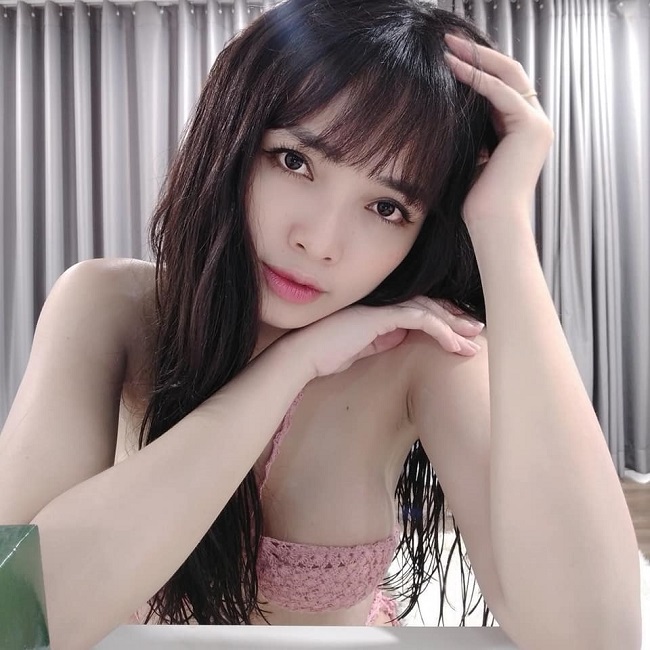 &#34;Riêng đồ bikini, tôi không thể nào&nbsp;tiết chế bởi phụ nữ đẹp thì có quyền tự hào về thân hình của mình. Chẳng thể nào đánh giá một con người qua trang phục vì&nbsp;đâu phải ai diện bikini thì đều là người không đứng đắn?&#34;