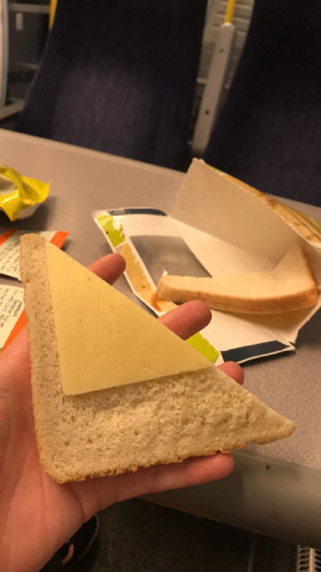 Hào hứng bóc ra mà thấy những chiếc bánh này thì đúng là chán chẳng buồn ăn - 4