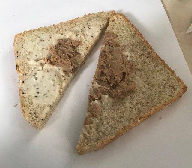 Hào hứng bóc ra mà thấy những chiếc bánh này thì đúng là chán chẳng buồn ăn - 5