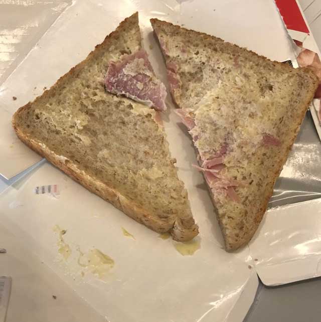 Hào hứng bóc ra mà thấy những chiếc bánh này thì đúng là chán chẳng buồn ăn - 6