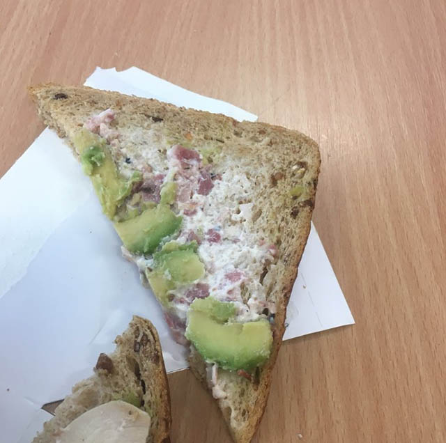 Hào hứng bóc ra mà thấy những chiếc bánh này thì đúng là chán chẳng buồn ăn - 2