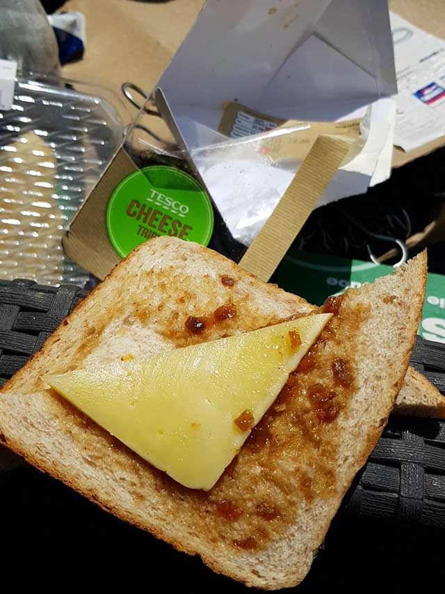 Hào hứng bóc ra mà thấy những chiếc bánh này thì đúng là chán chẳng buồn ăn - 10