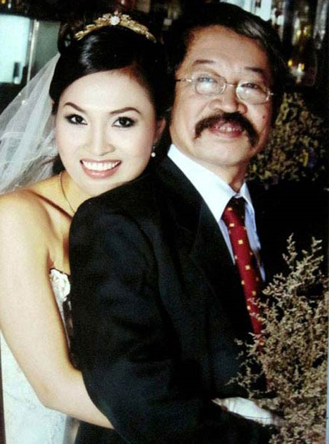 Người vợ thứ 5 của đạo diễn Lê Hùng kém ông 32 tuổi. Cặp đôi chênh lệch tuổi này có với nhau một người con trai.