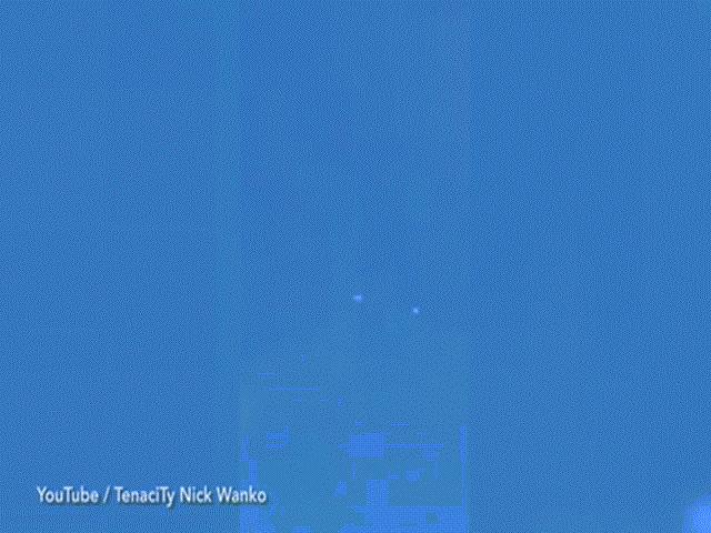 Phi thường - kỳ quặc - Khoảnh khắc máy bay truy đuổi UFO biến mất bí ẩn