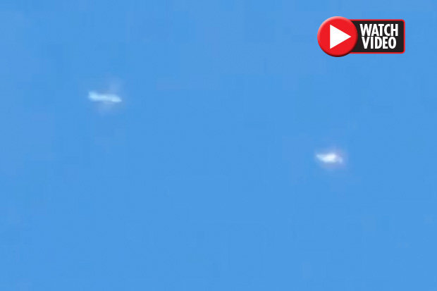 Khoảnh khắc máy bay truy đuổi UFO biến mất bí ẩn - 1