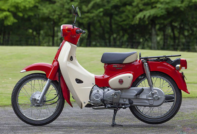 Dựa trên thành công vang dội của Honda 50 ở Mỹ, Honda tiếp tục mở rộng sản phẩm này ra châu Âu, đặc biệt là Bỉ. 1963 C310 là sản phẩm Honda đầu tiên được sản xuất ở lục địa này, mặc dù chưa phủ rộng bằng ở Mỹ và Châu Á, nhưng sau đó Bỉ đã trở thành quê hương của Honda tại Châu Âu trong rất nhiều thập niên. Ảnh Super Cub bản kỷ niệm 60 năm.