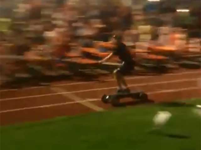 Thể thao - Pháp vô địch World Cup: VĐV "nổi hứng" nhảy không tưởng qua 6m17